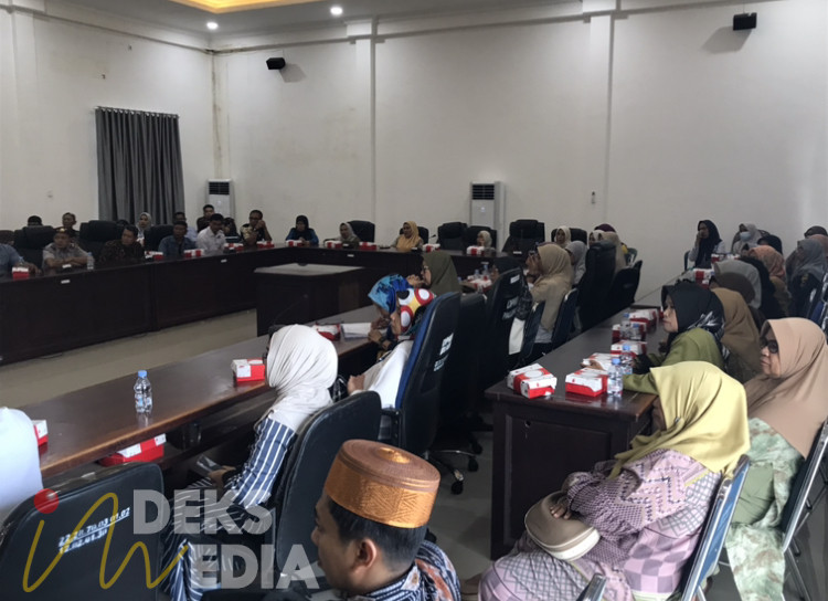 CJH hadir dengan membawa kotak makanan sendiri. 